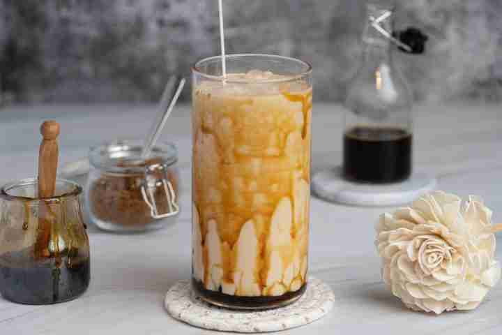 brown sugar syrup recipe for milk tea pouring